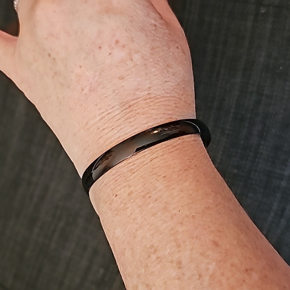 Black Metal Bangle Bracelet 💍